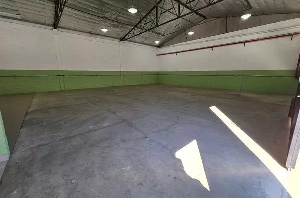Barracão C/ 180m² para locação em excelente localização! Amparo-SP - Foto 2