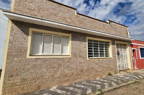 Casa c/ Edícula à venda no São Judas! Investimento. Amparo-SP