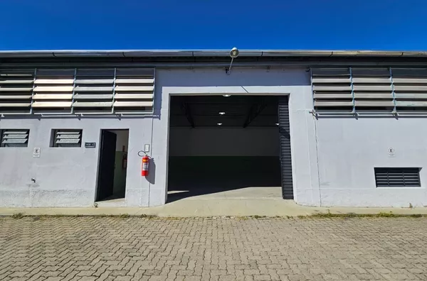 Barracão C/ 180m² para locação em excelente localização! Amparo-SP - Foto 9