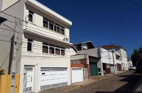 Casa de alto padrão, no Centro!