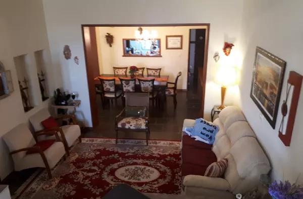 Casa de alto padrão, no Centro!