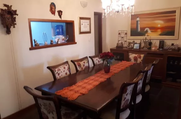 Casa de alto padrão, no Centro!