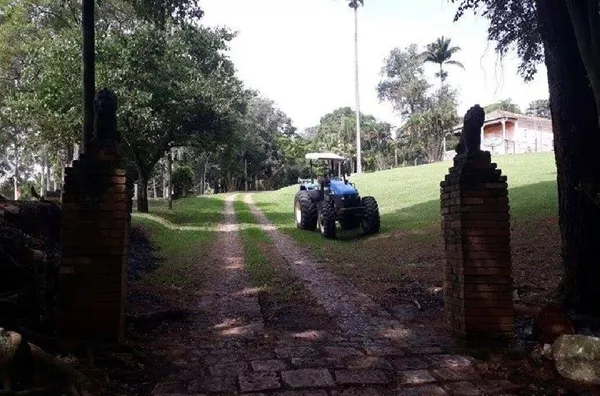 Fazenda com sede centenária!