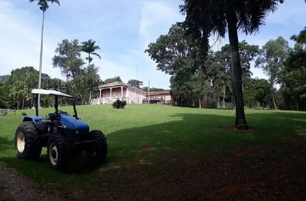 Fazenda com sede centenária!