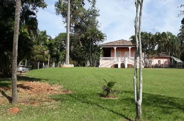 Fazenda com sede centenária!