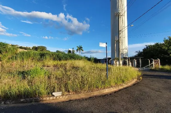 Terreno PLANO na parte alta do Terras de Monte Alegre