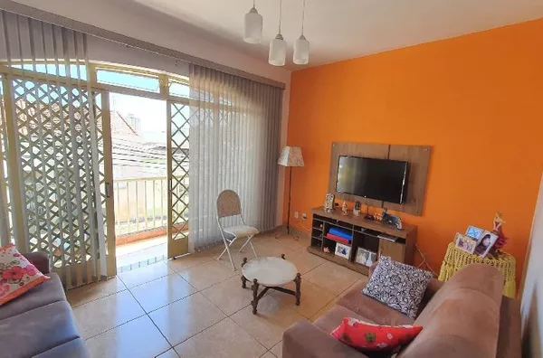 Casa no centro com forte potencial comercial!