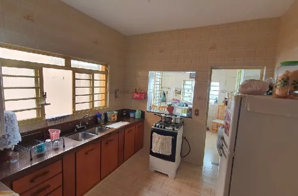 Casa no centro com forte potencial comercial!