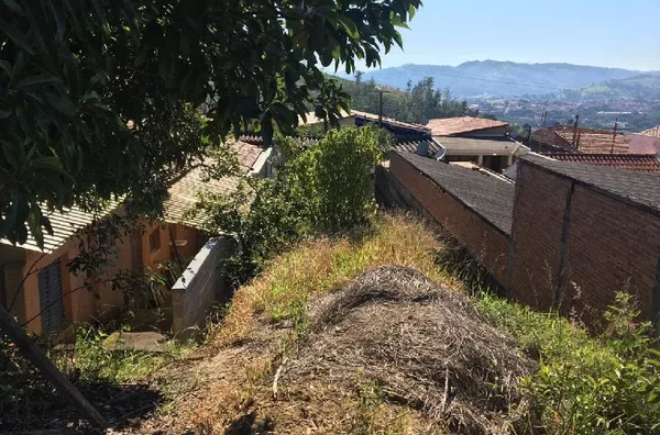 Terreno em leve aclive no Jd. Silmara