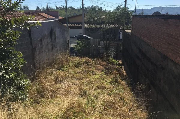 Terreno em leve aclive no Jd. Silmara