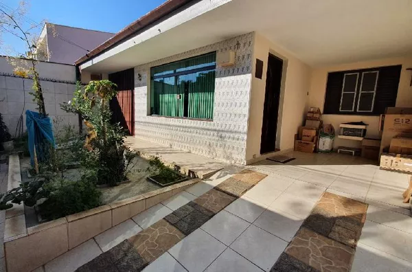 Casa muito ampla no Centro! OPORTUNIDADE