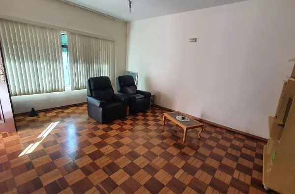 Casa muito ampla no Centro! OPORTUNIDADE