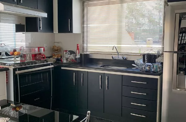 Maravilhoso sobrado no Jardim Figueira com ótimo acabamento! 