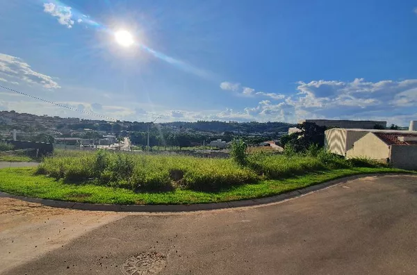 Excelente terreno no Cond. Villa di Roma!