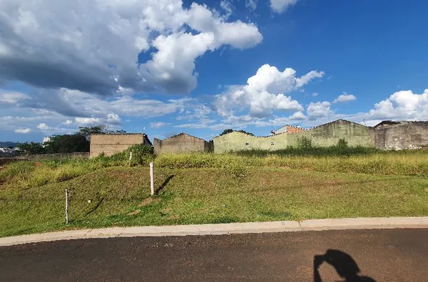 Terreno PLANO, no Cond. Villa di Roma! OPORTUNIDADE