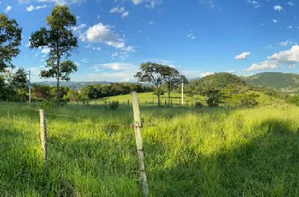 Excelente sítio no bairro da Barra! 