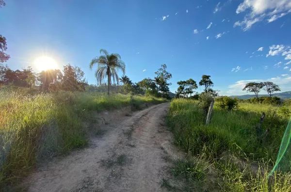 Excelente sítio no bairro da Barra! 