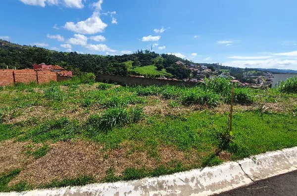 Ótimo terreno no Cond. Reserva Jacarandá! 
