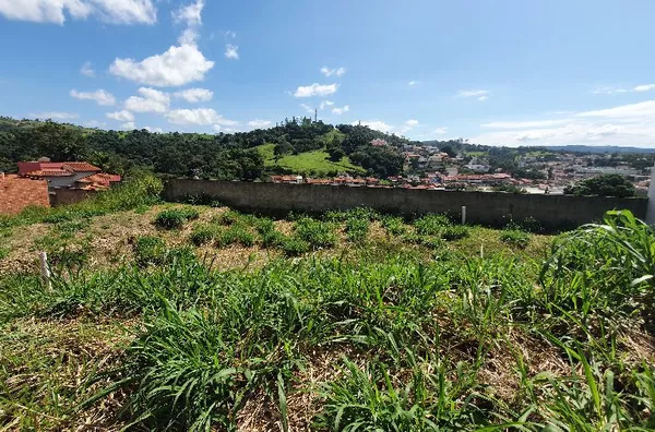 Ótimo terreno no Cond. Reserva Jacarandá! 