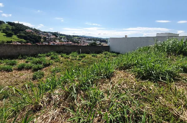 Ótimo terreno no Cond. Reserva Jacarandá! 