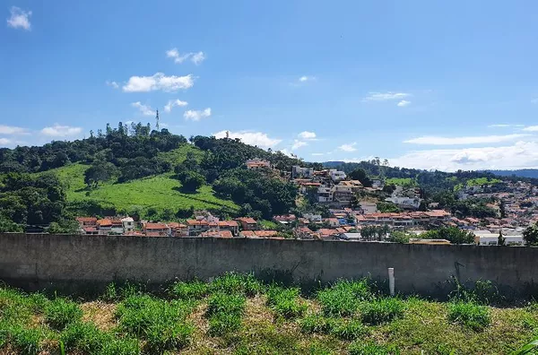 Ótimo terreno no Cond. Reserva Jacarandá! 