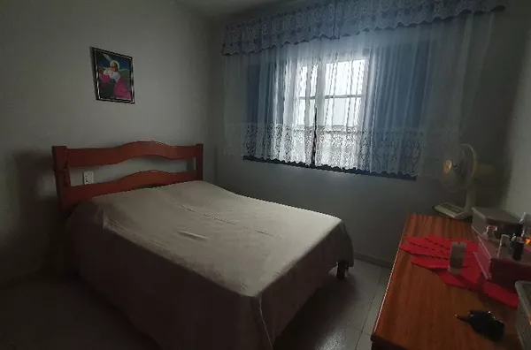 Casa ampla, com edícula no Jardim Itália! 