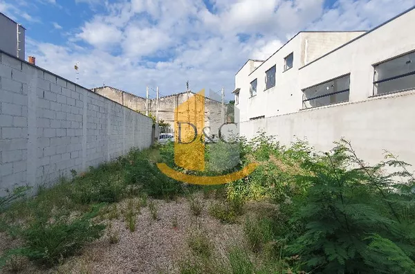 OPORTUNIDADE- Terreno em rua com grande potencial comercial no Centro! 