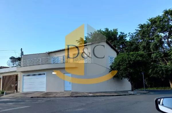 Imóvel com 2 casa independentes. OPORTUNIDADE DE INVESTIMENTO!