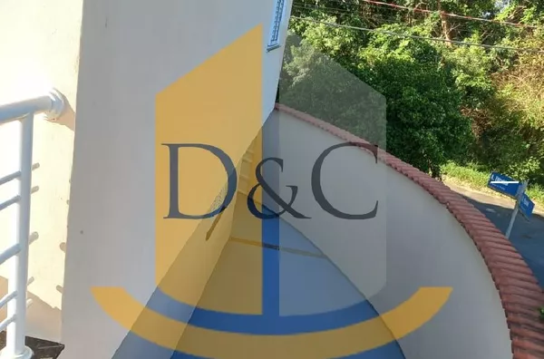 Imóvel com 2 casa independentes. OPORTUNIDADE DE INVESTIMENTO!