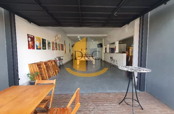 Imóvel comercial, contendo 02 barracões e 10 salas. OPORTUNIDADE DE INVESTIMENTO!