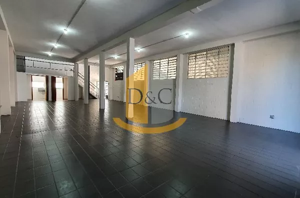 Barracão na marginal, próximo ao supermercado POUPE BEM! Av. Prestes Maia