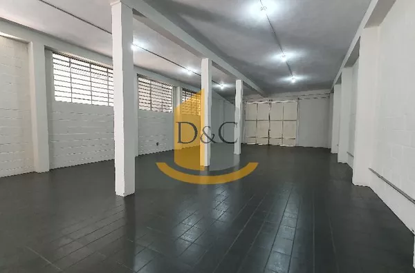 Barracão na marginal, próximo ao supermercado POUPE BEM! Av. Prestes Maia