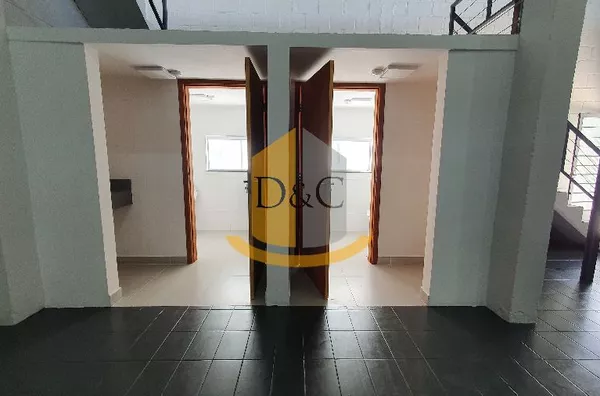 Barracão na marginal, próximo ao supermercado POUPE BEM! Av. Prestes Maia