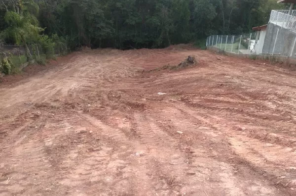 Terreno com 916 m² no Bosque dos Jequitibás, em Serra Negra!