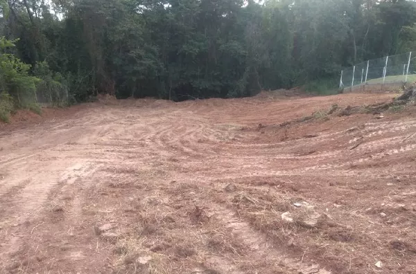 Terreno com 916 m² no Bosque dos Jequitibás, em Serra Negra!