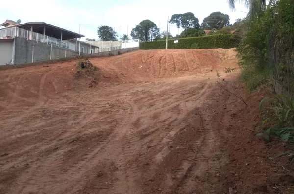 Terreno com 916 m² no Bosque dos Jequitibás, em Serra Negra!