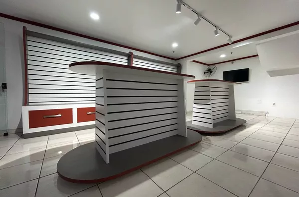Sala comercial em galeria para aluguel,  Centro, Amparo