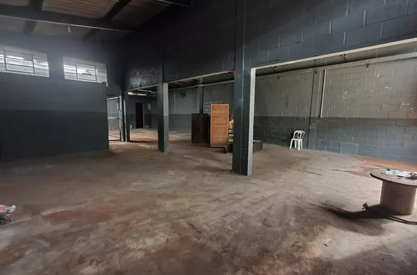 Barracão no Pq. Modelo! 