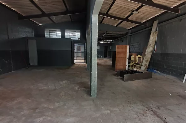 Barracão no Pq. Modelo! 