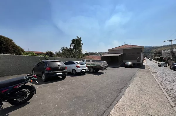 Prédio comercial no Centro! Amparo