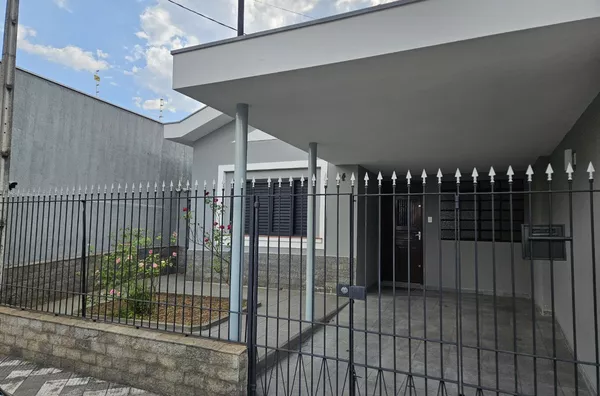 Casa para aluguel com 03 dormitórios,  Centro, Amparo