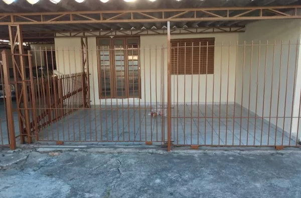 Imóvel para venda com 3 residências no Jardim Modelo - Amparo/SP