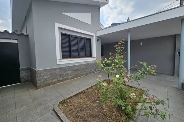 Casa para aluguel com 03 dormitórios,  Centro, Amparo