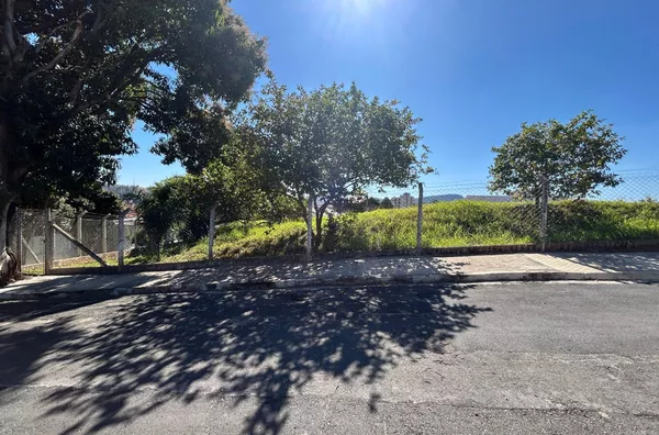 Terreno em localização privilegiada no Jd. Alberto! Amparo/SP