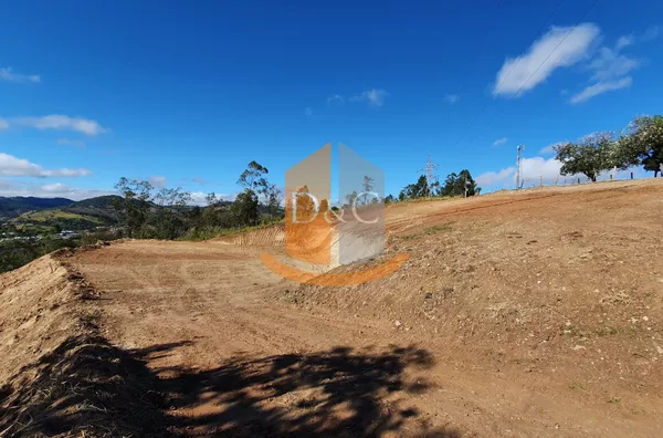 Linda propriedade à venda! Próximo à cidade. 