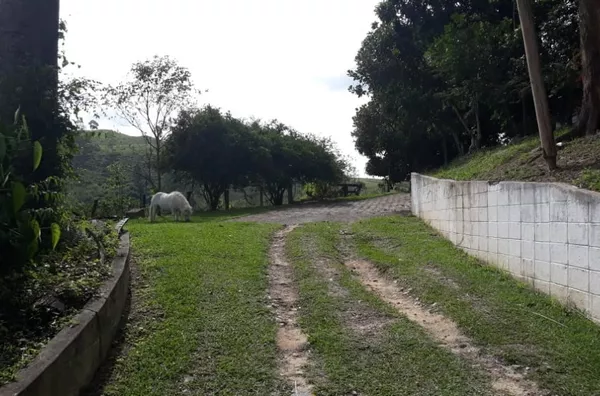 Chácara para venda 2 casas Condomínio Residencial Monte Castelo Amparo/SP