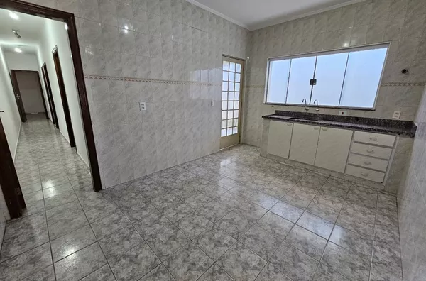 Excelente casa c/ 3 quarto(s), no Jd. Santana! Amparo/SP