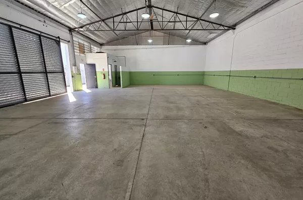 Barracão C/ 180m² para locação em excelente localização! Amparo-SP - Foto 3