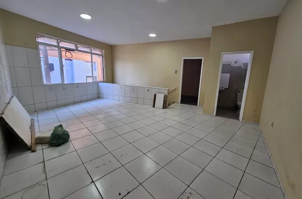 Imóvel comercial próximo à rua Treze de Maio! Amparo/SP