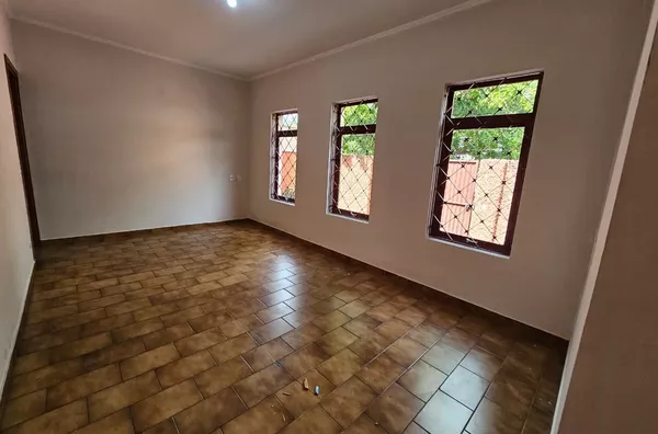Excelente casa para locação no Jardim Brasil, Amparo-SP! (02 casas) - Foto 4